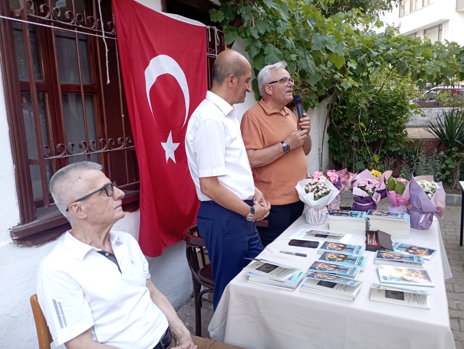 İyiliğin peşindeki yazar Suat Aydın, okurlarıyla buluştu