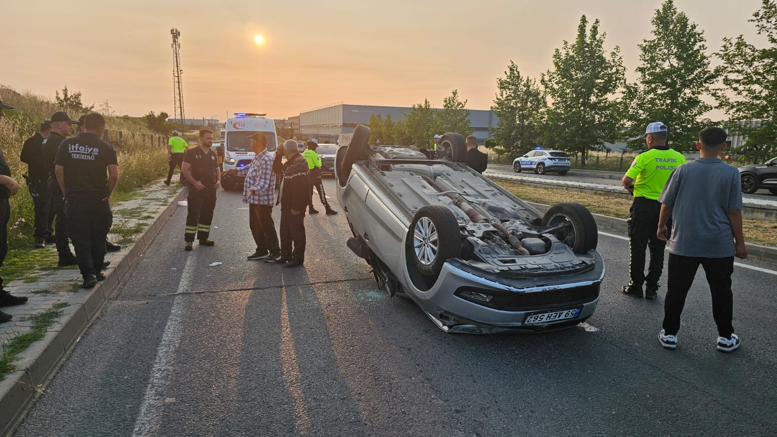 Ters dönen otomobilden sapasağlam çıktı