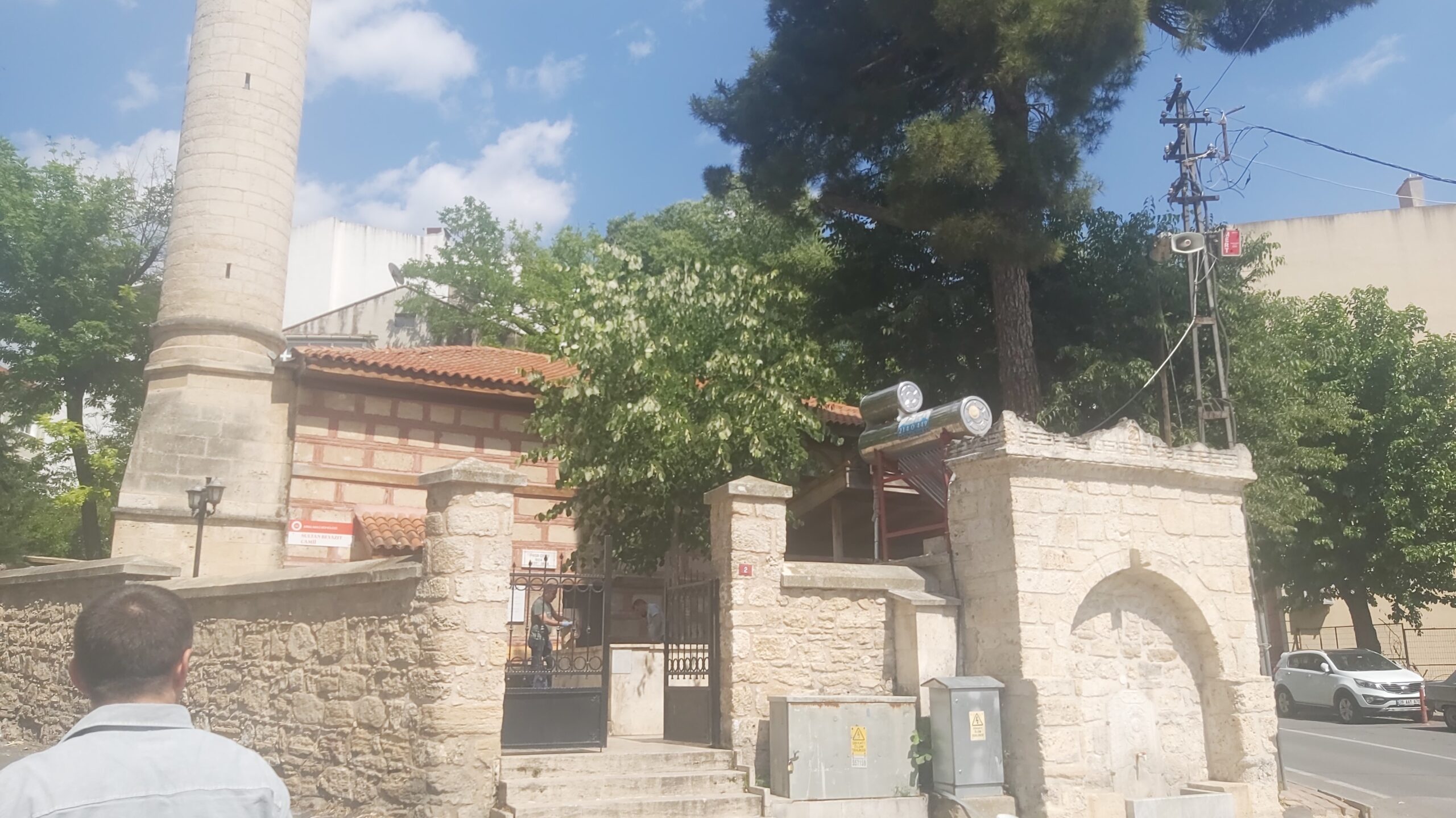 Cami bahçesinde şüpheli çanta paniği!