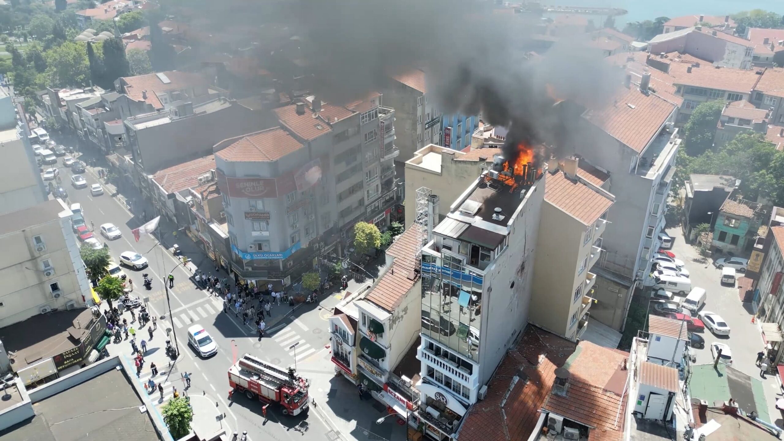 Pastane yangını asansördeki elektrik panosundan çıkmış