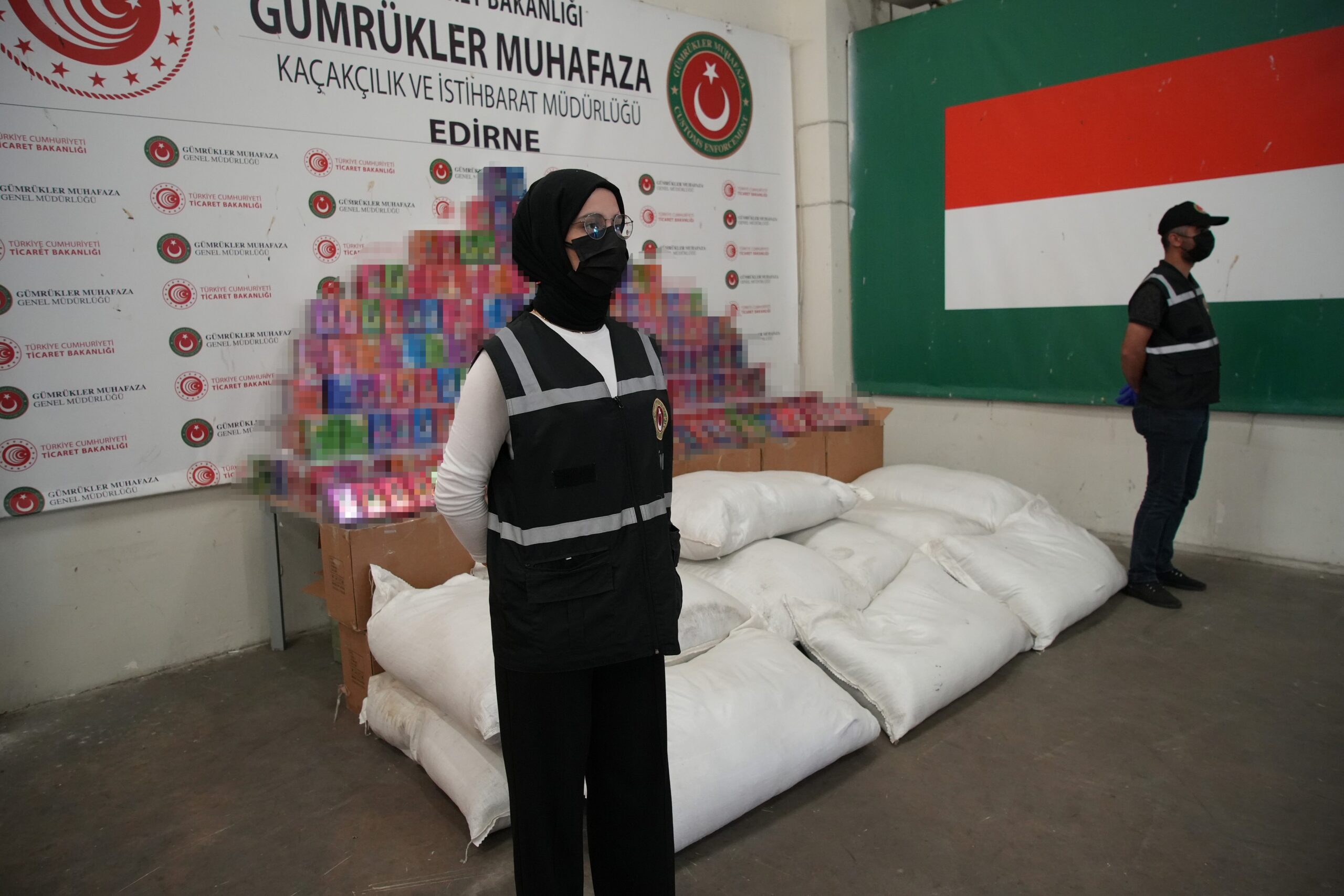 Sınırlarda büyük kaçakçılık operasyonu