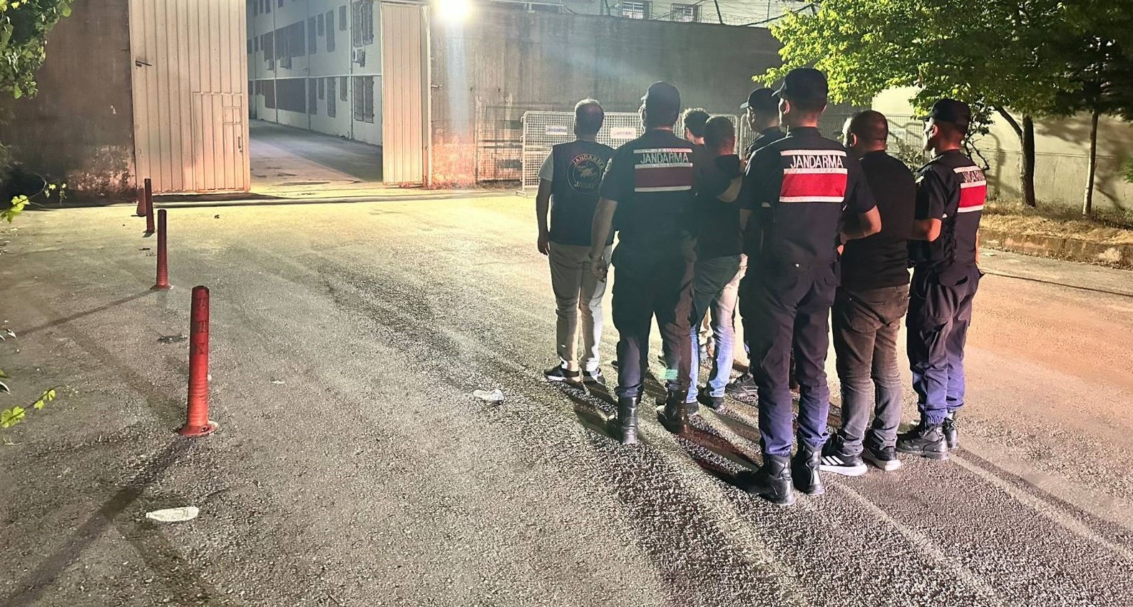 Aranan 29 kişi gözaltına alındı