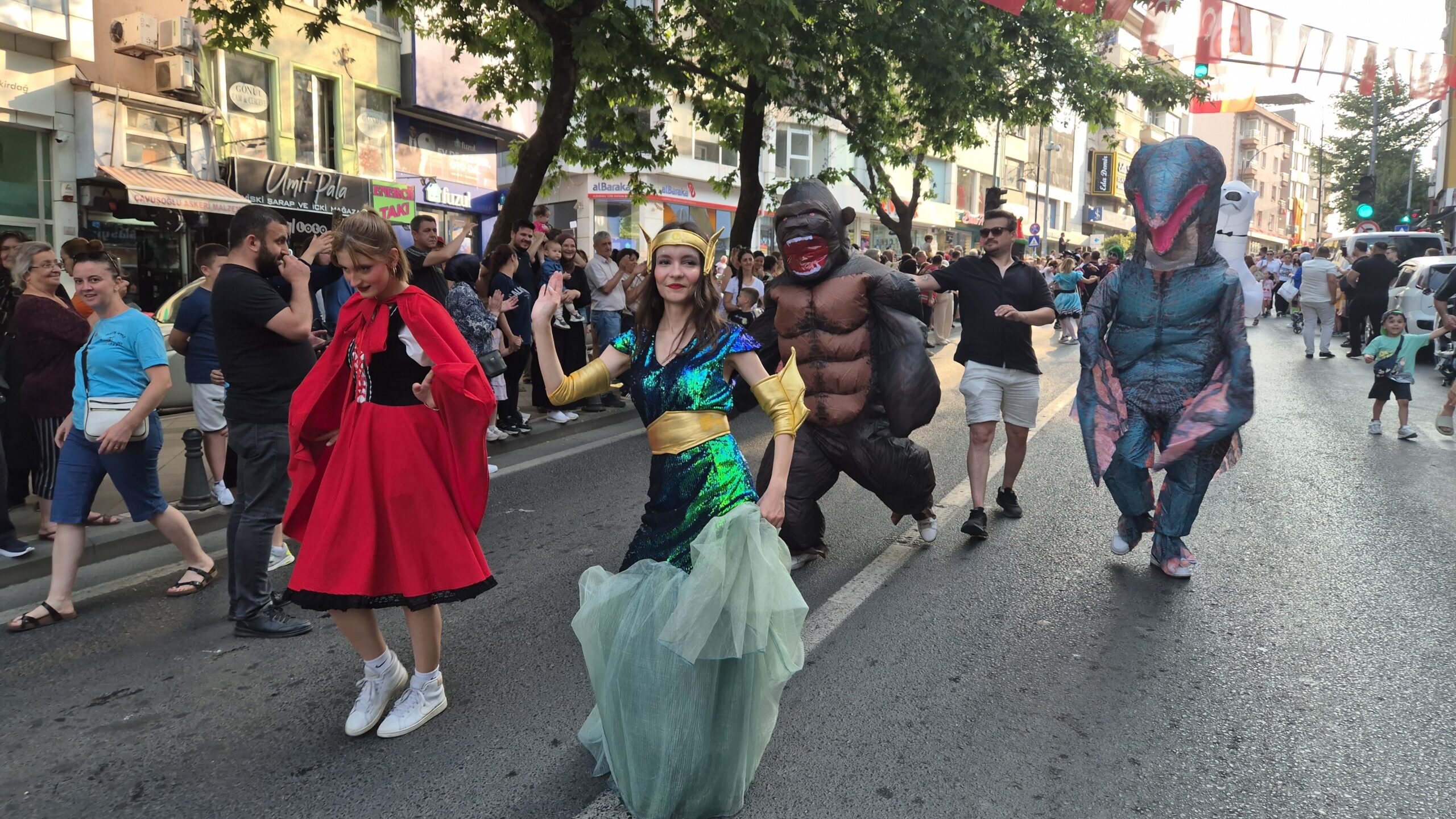 Kiraz Festivali, karnaval havasında başladı!