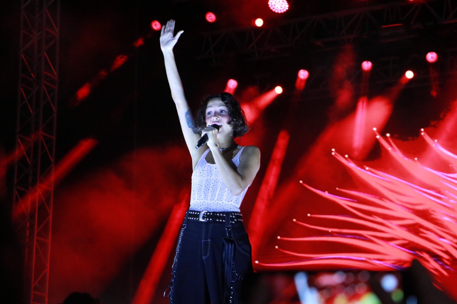 Yüksek Sadakat ve Zeynep Bastık, binlerce kişiyi coşturdu