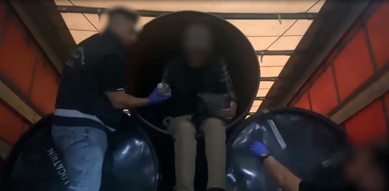 Borudan göçmen çıktı!