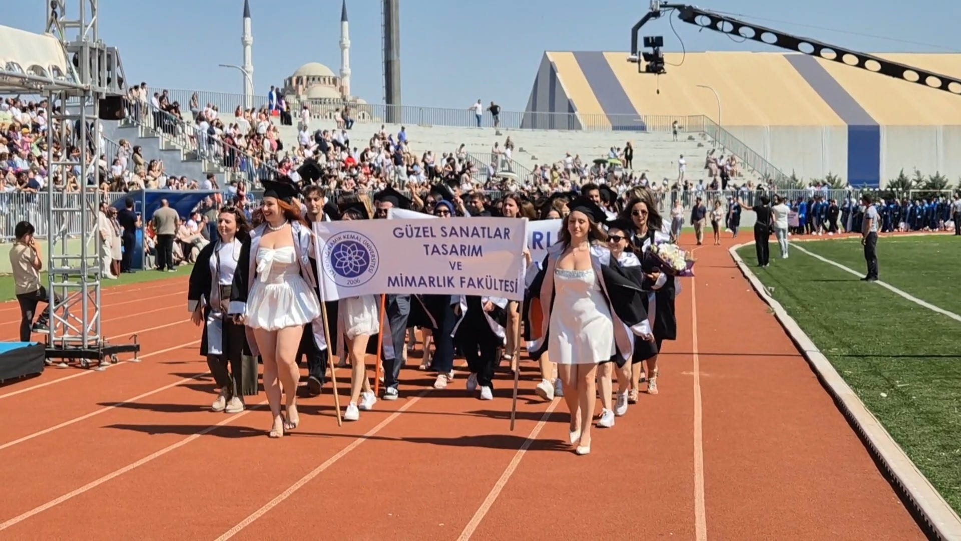 NKÜ’de mezuniyet şöleni