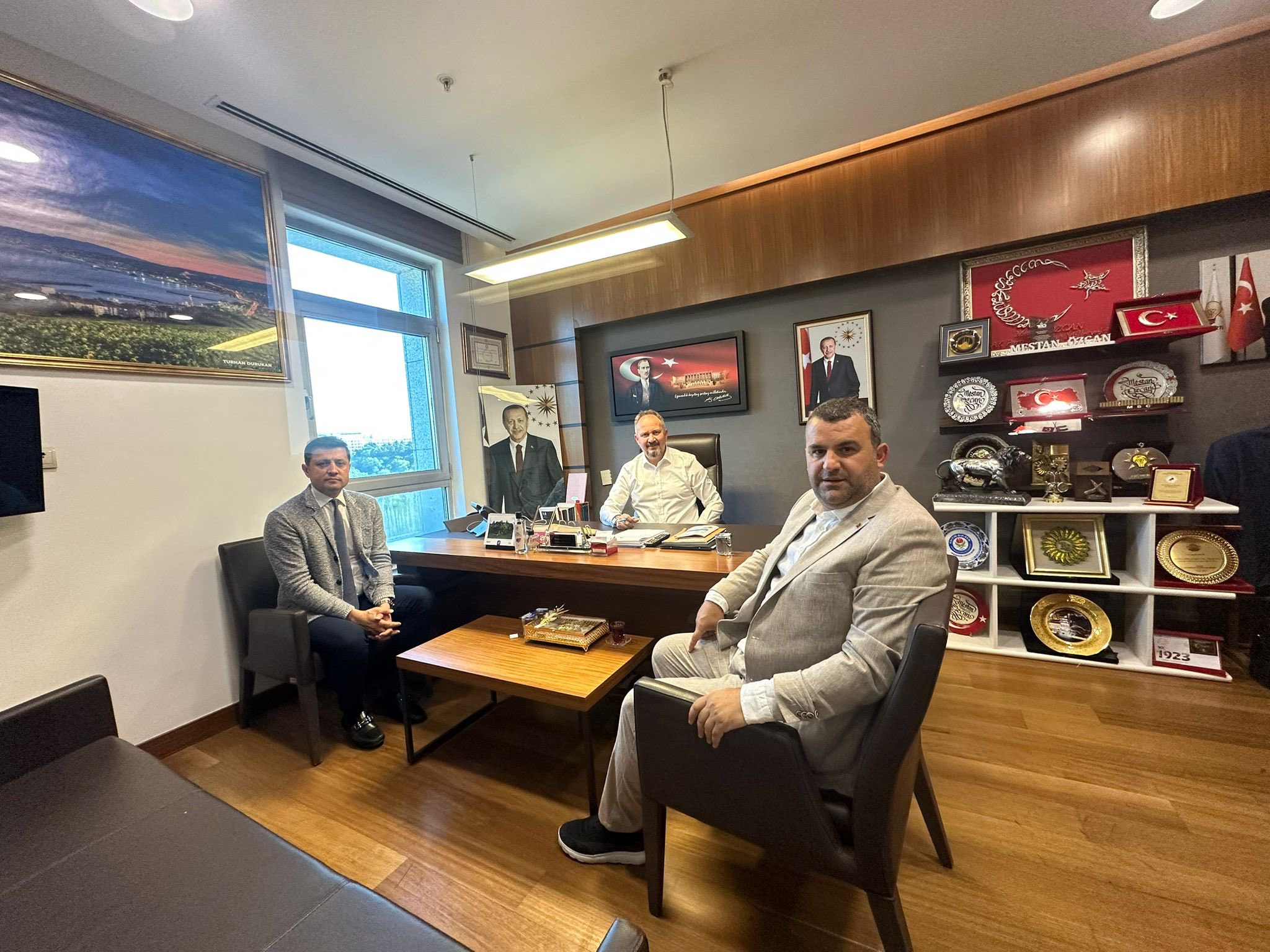 CHP’li başkanlardan AK Parti’li vekile ziyaret