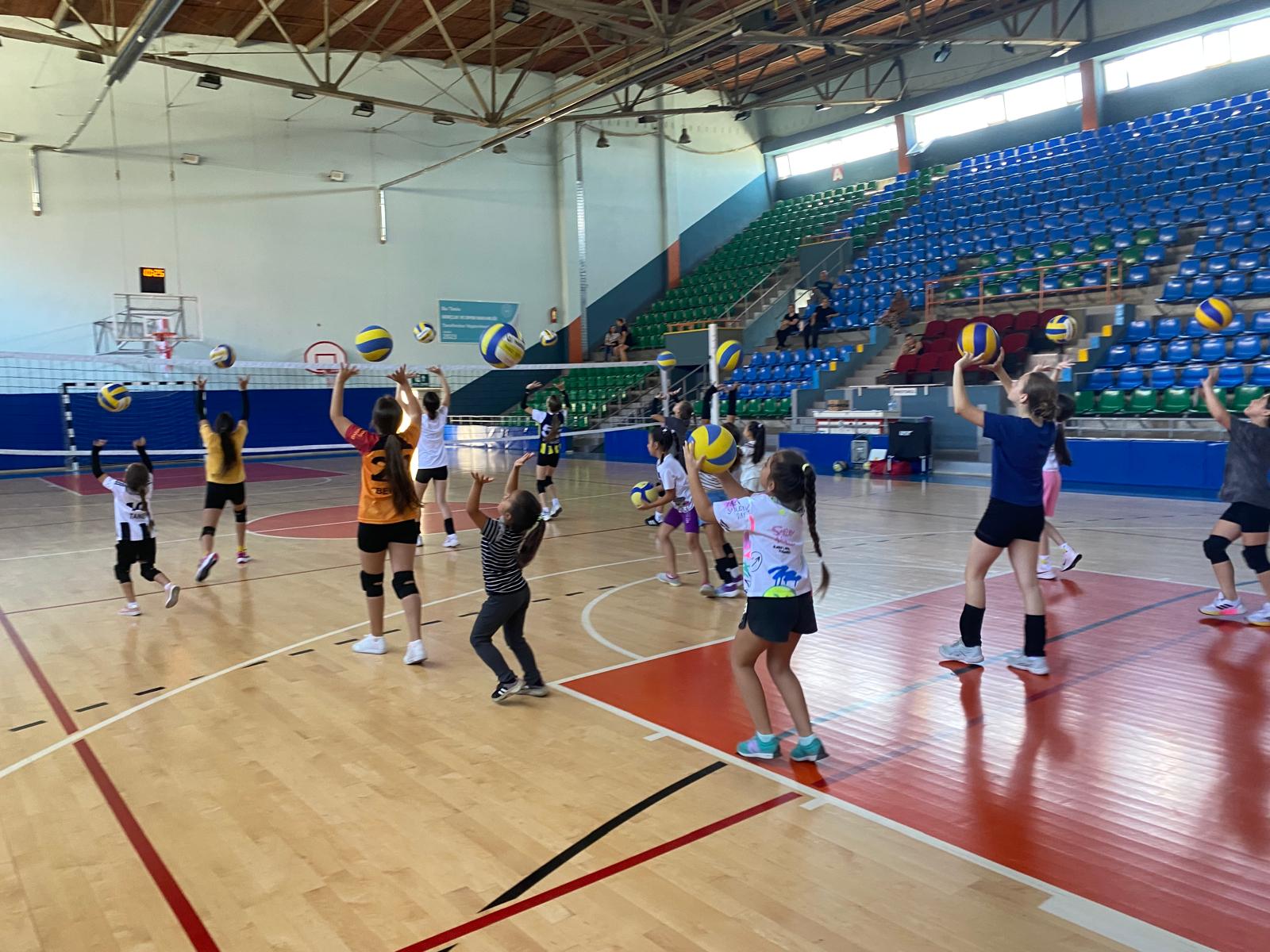 Çocuklar tatili spor yaparak değerlendiriyor