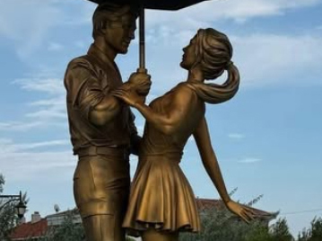 Heykelli paylaşımla Yüceer ve Nallar’ı hedef aldı!