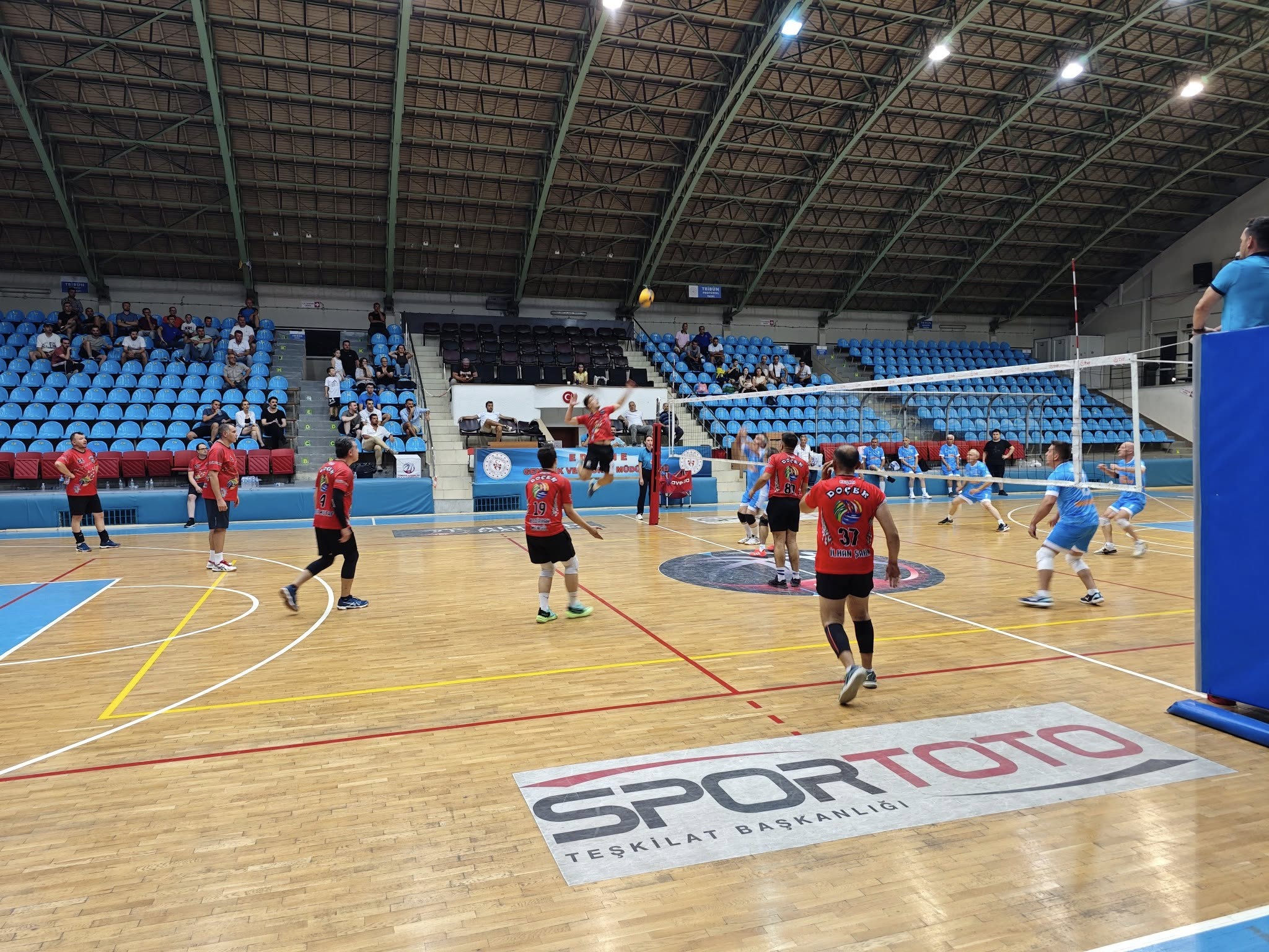 Keşan DOÇEK, Edirne Veteranlar’ı 3-1 yenerek finale yükseldi