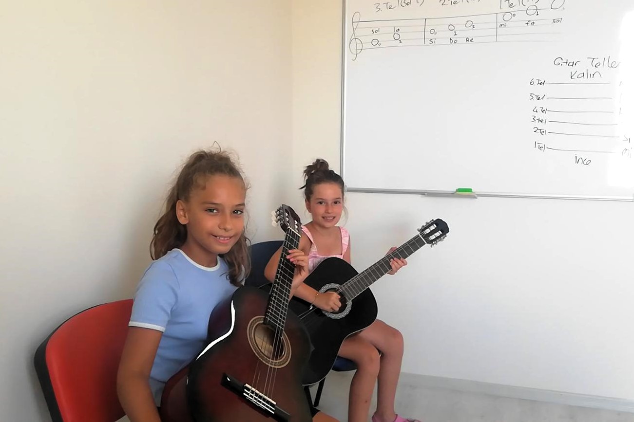 Yaz okullarında çocuklar sanat ve sporla buluşuyor