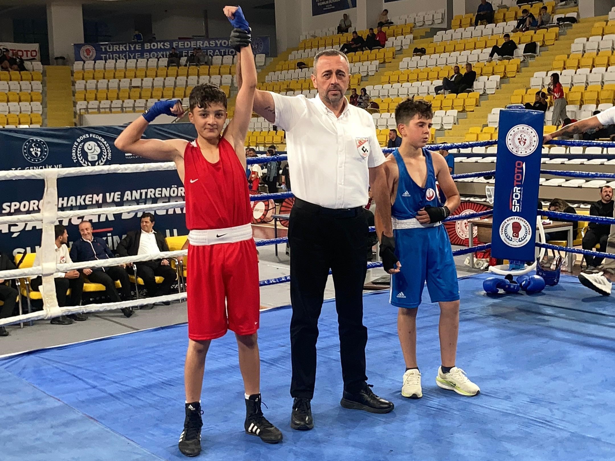 Minikler ve gençler boks şampiyonasında Tekirdağ başarısı