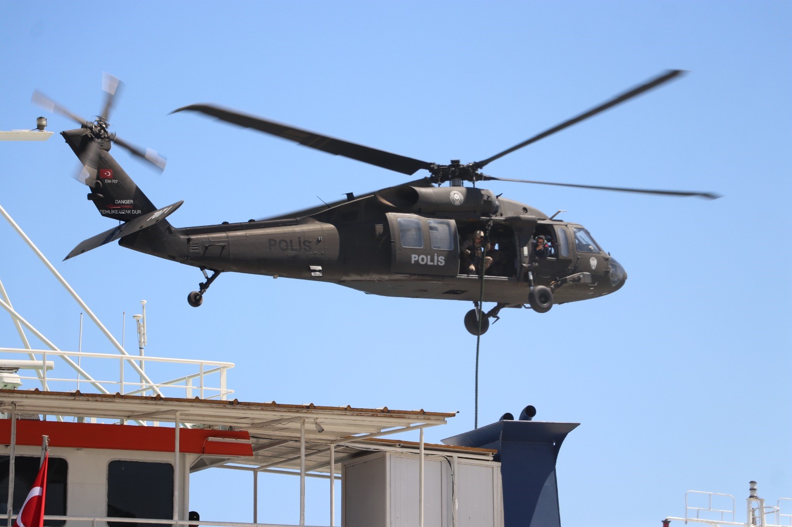 Gemi baskını tatbikatı gerçeği aratmadı