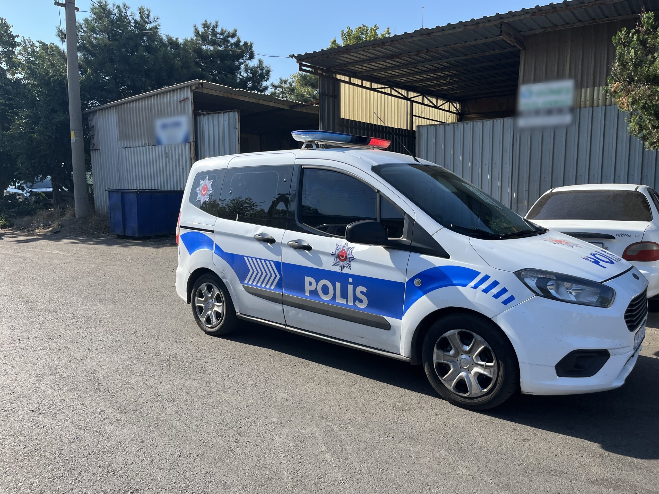 Klima tamiri için çıktığı çatıdan düştü