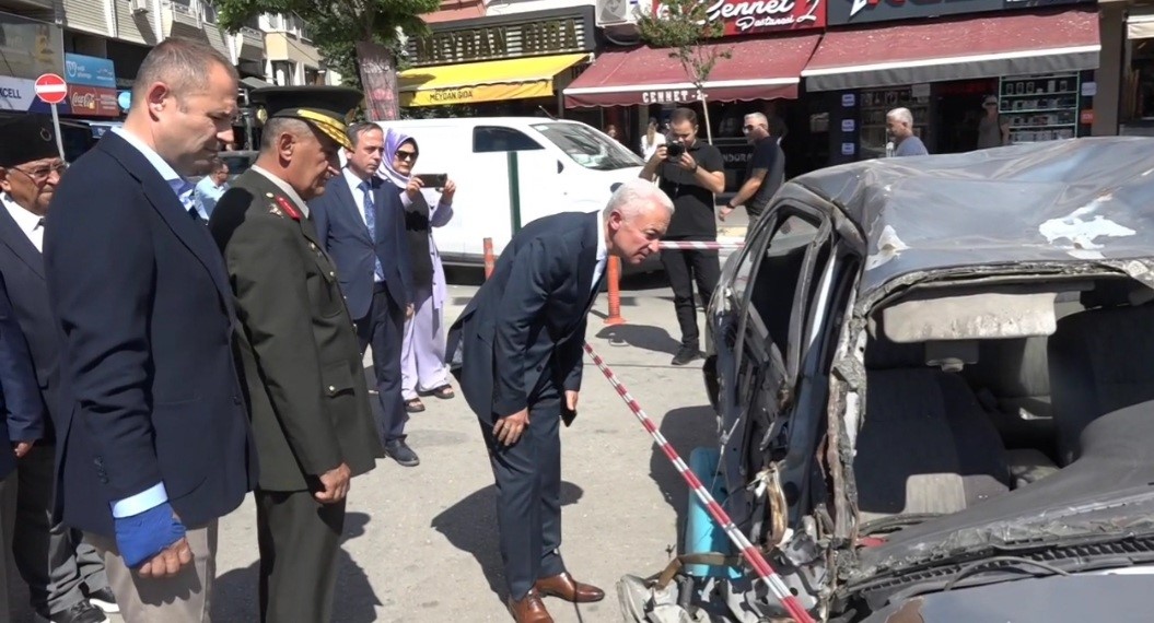 15 Temmuz’da tankın ezdiği otomobil sergileniyor
