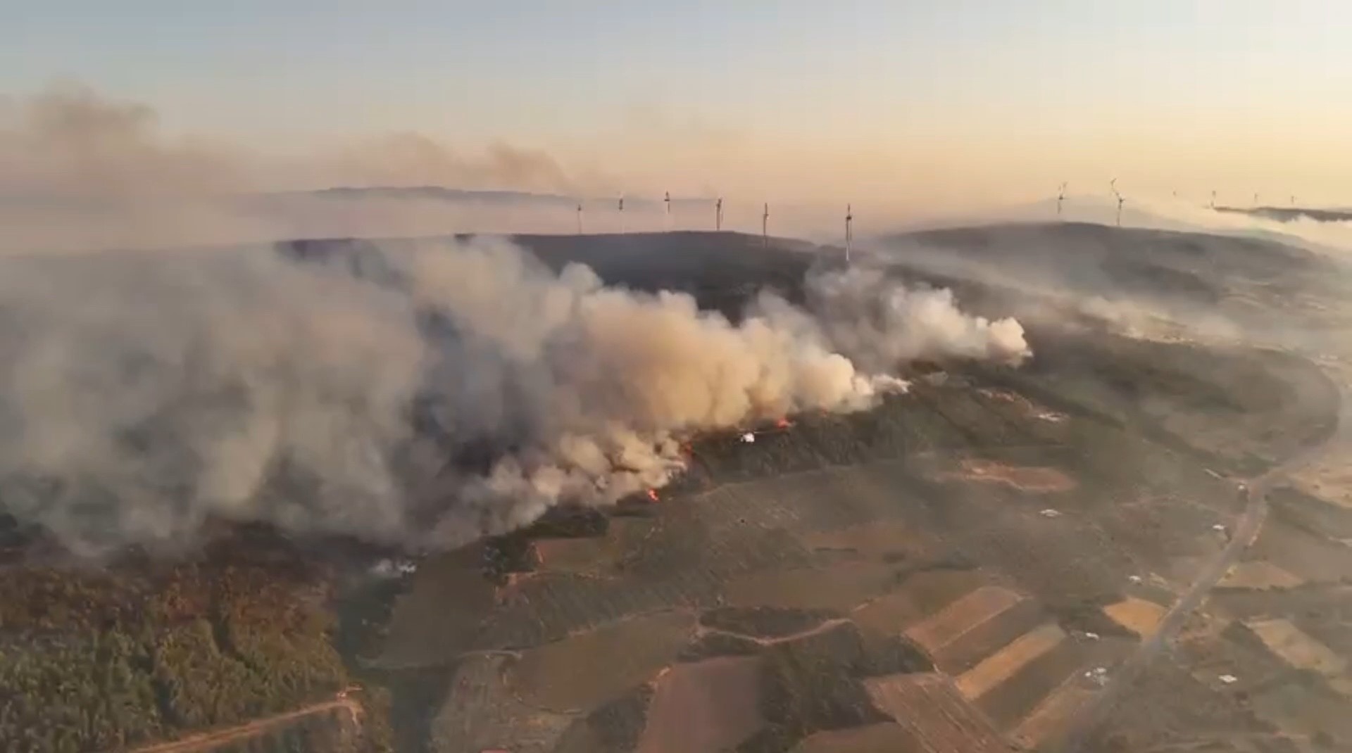 Afet var, şov başlasın…