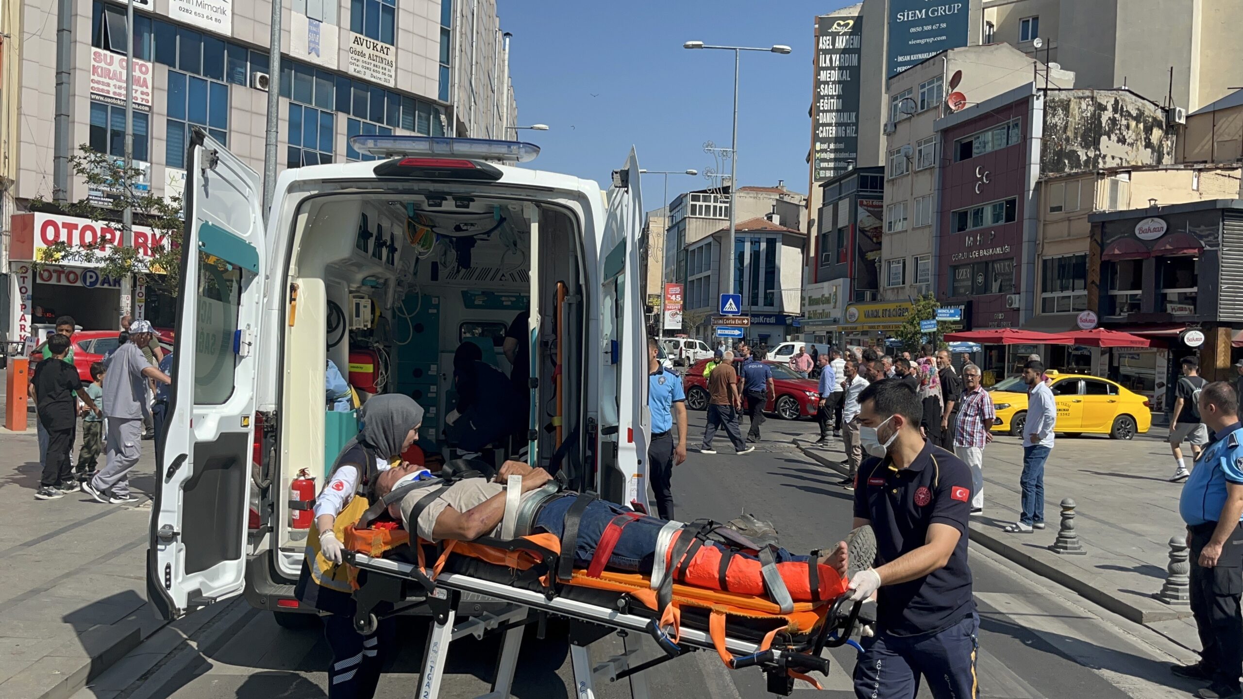 Otomobil ile elektrikli bisiklet çarpıştı