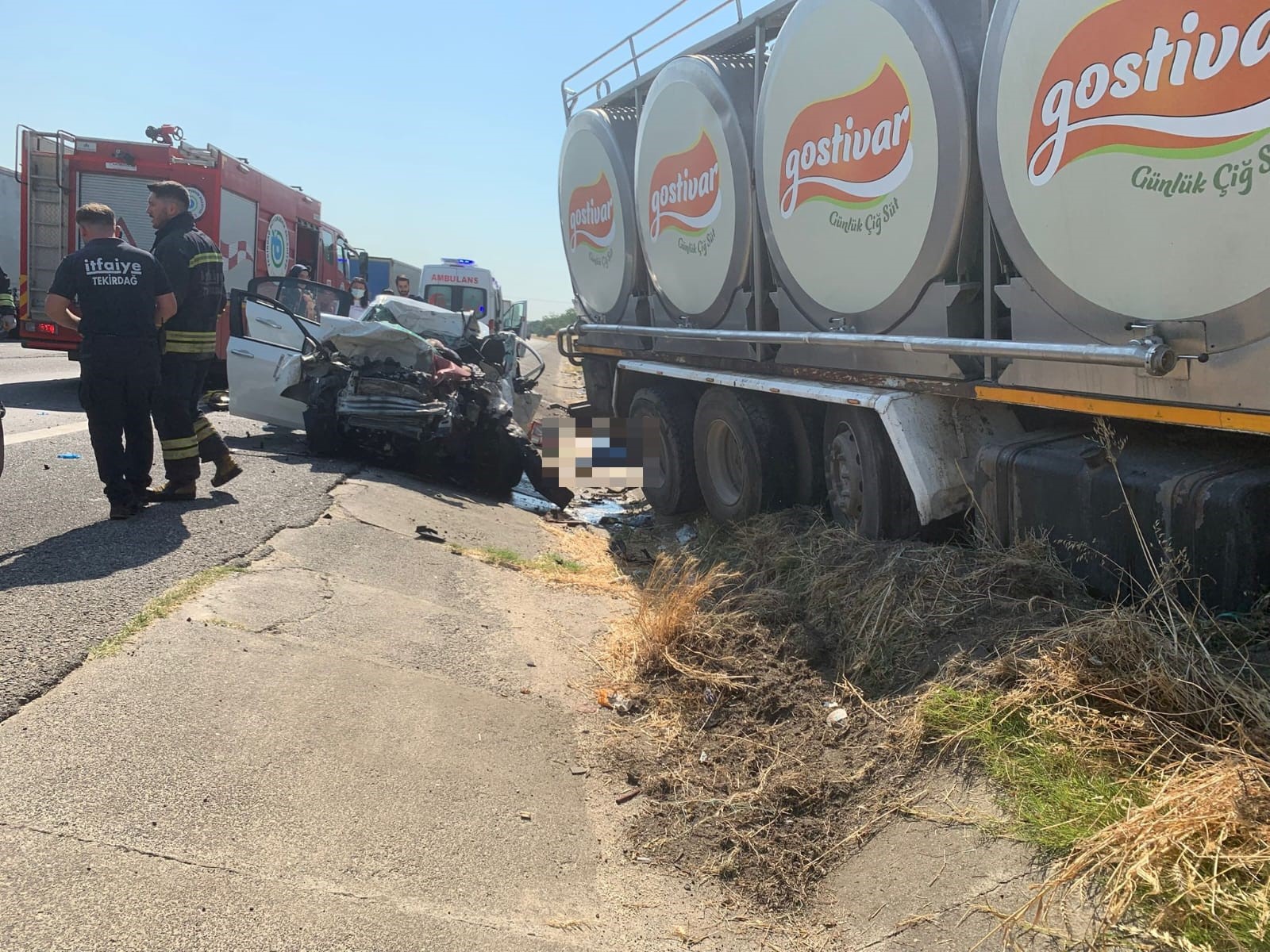 Ergene’de süt kamyonu ile otomobil çarpıştı: 4 ölü