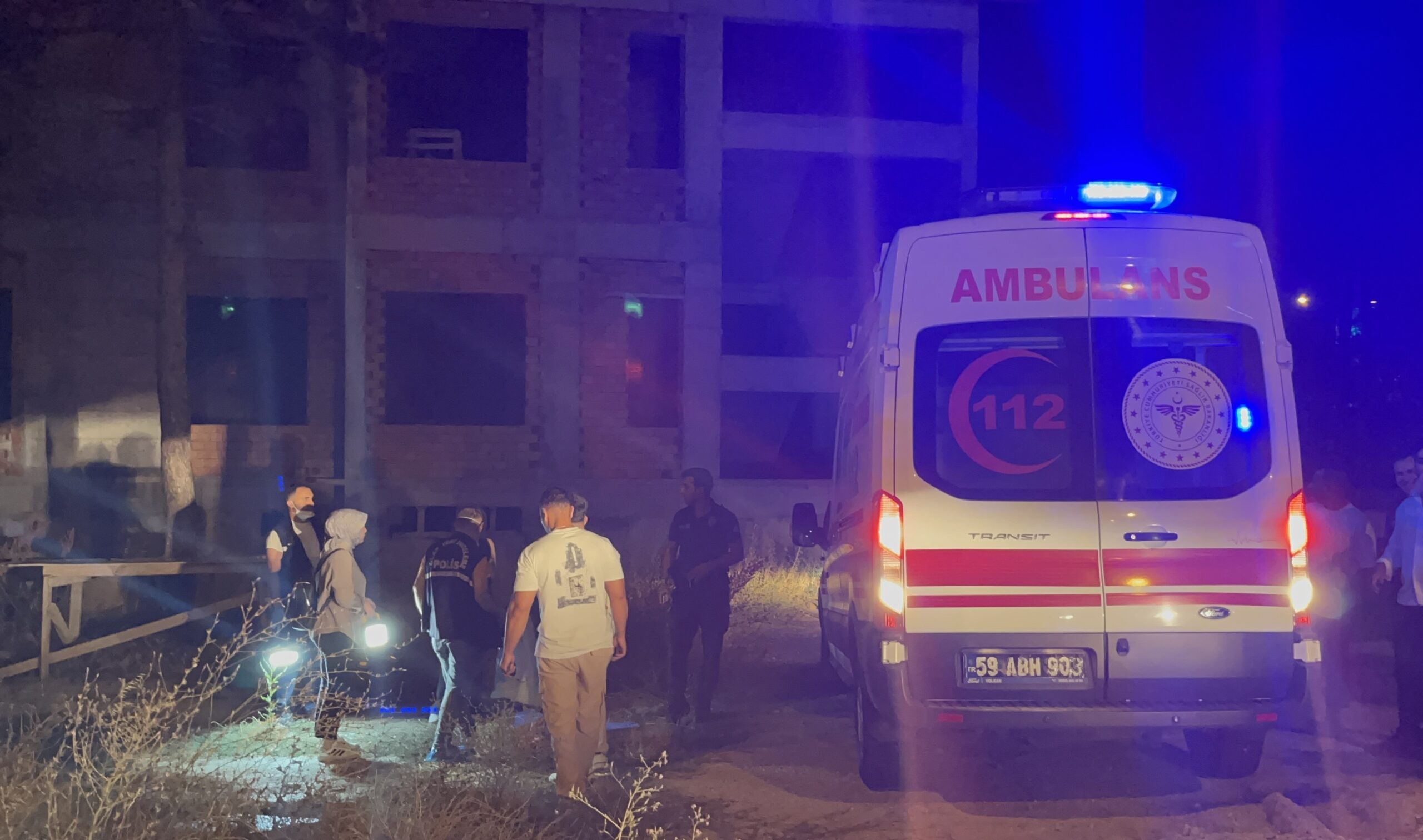 Ölen adamı soydular! İnsanlık da öldü!