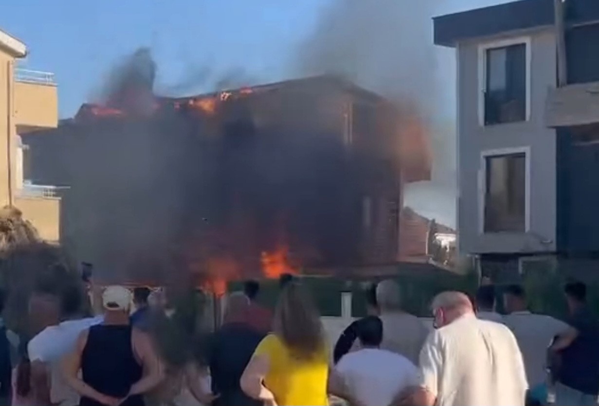 Yeniçiftlik’te ev yangını paniğe neden oldu