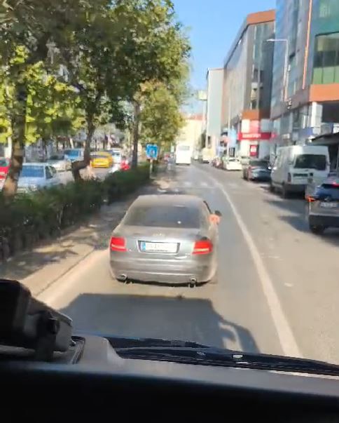 Ambulansa yol vermeyen sorumsuz sürücülere tepki