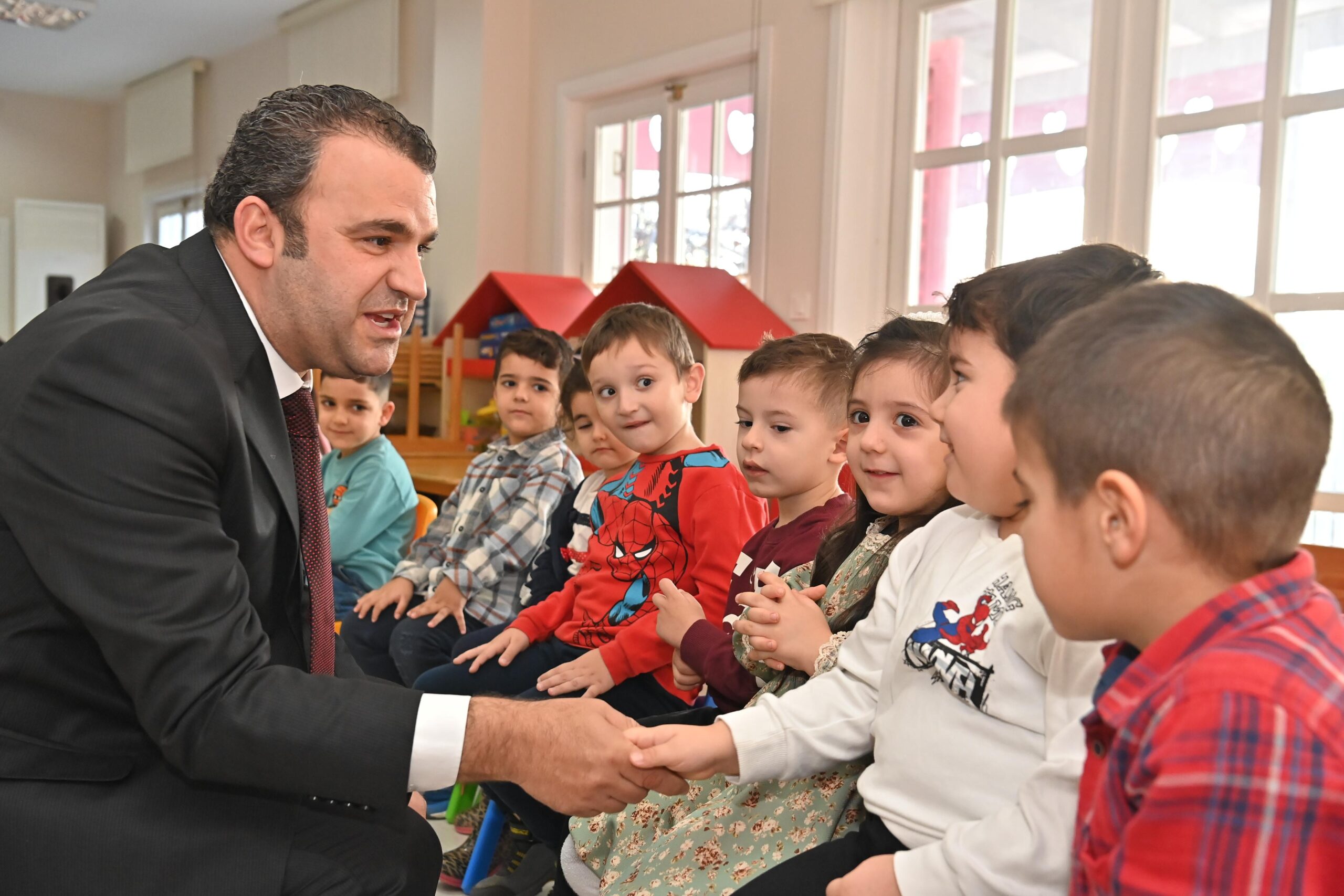 Volkan Nallar, çocuklar için kolları sıvadı!