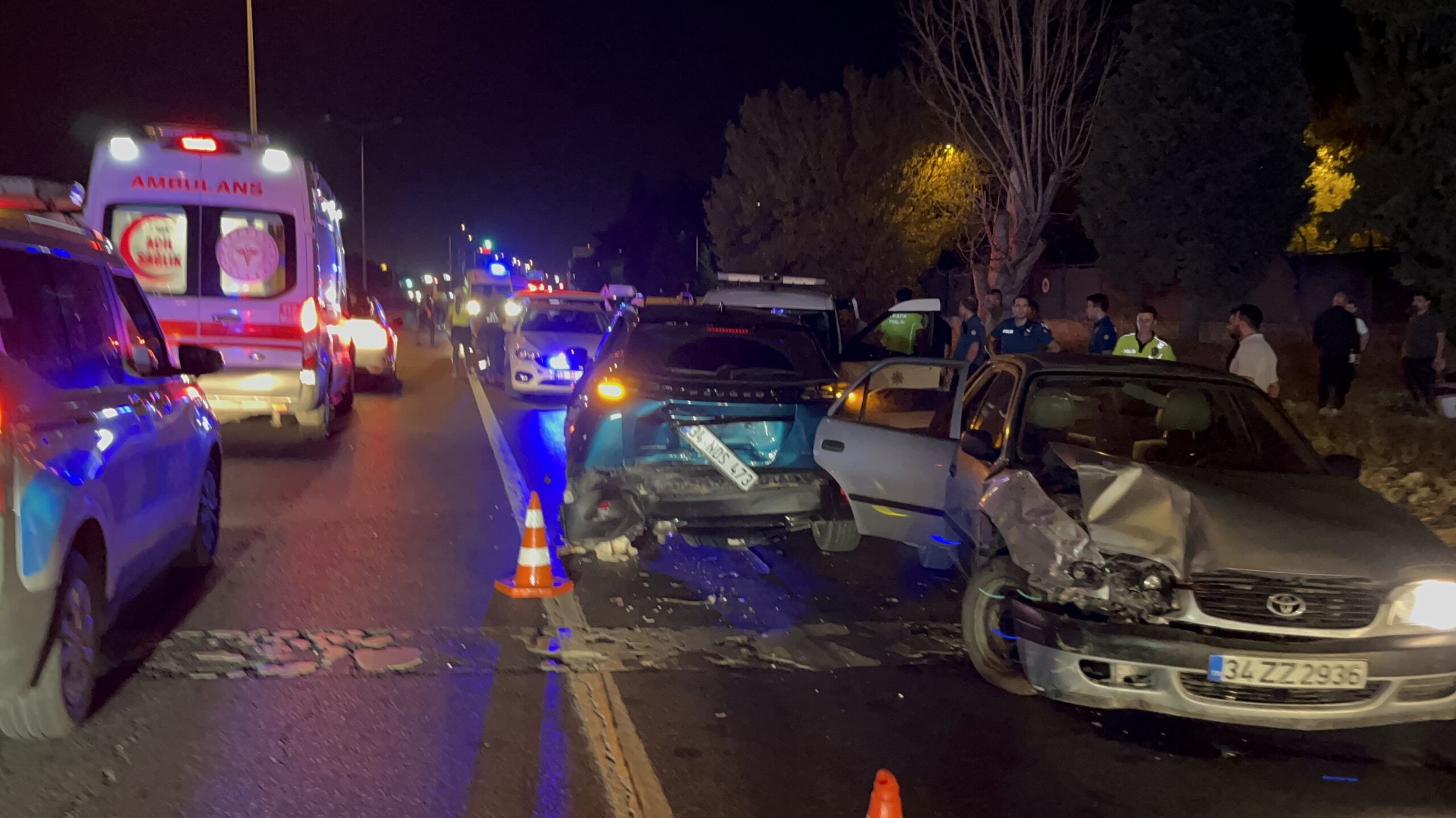 Çalıntı araçla kaçak göçmen taşırken kaza yaptı