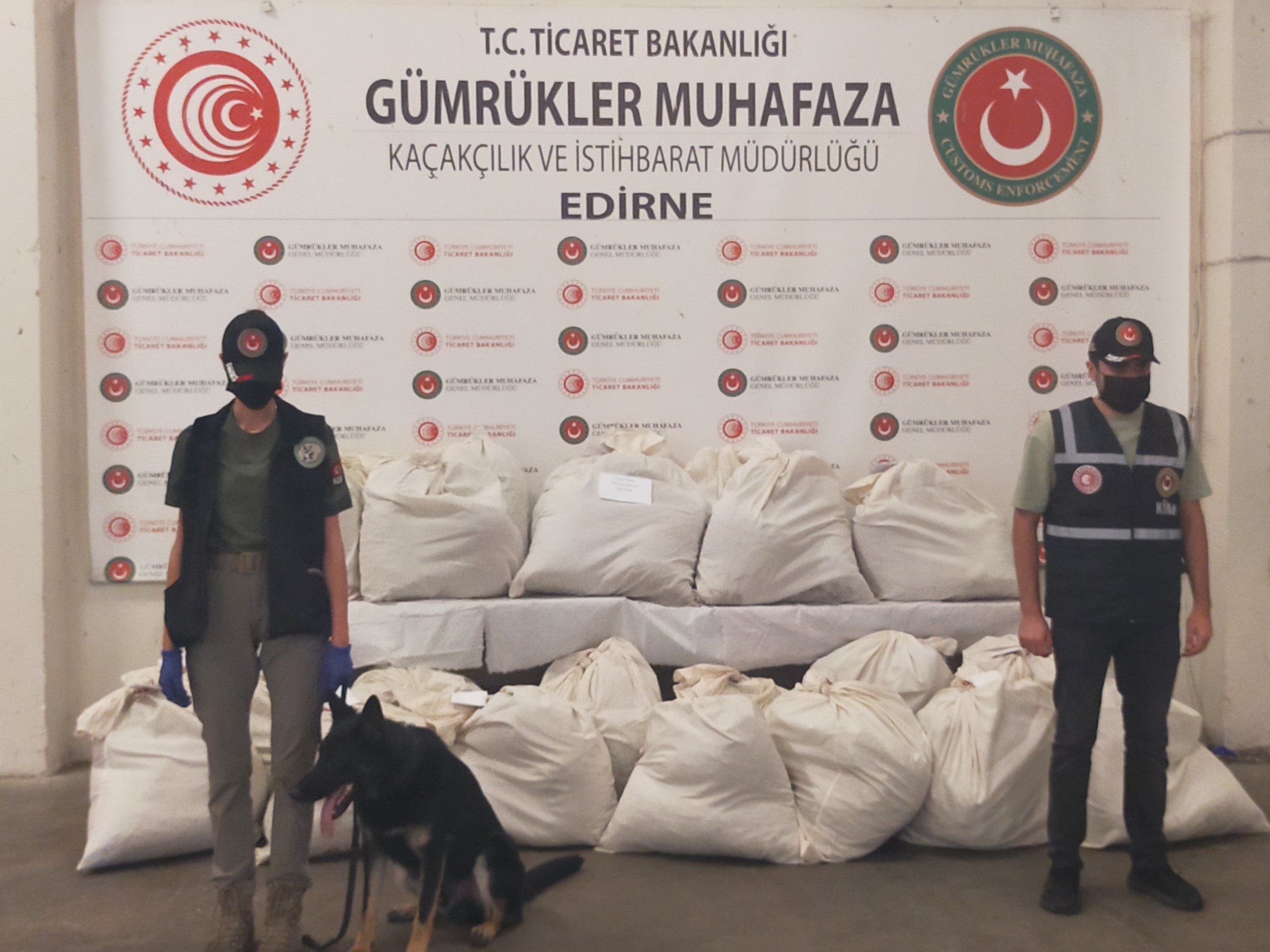 Tırlarla Türkiye’ye uyuşturucu sokmak istediler