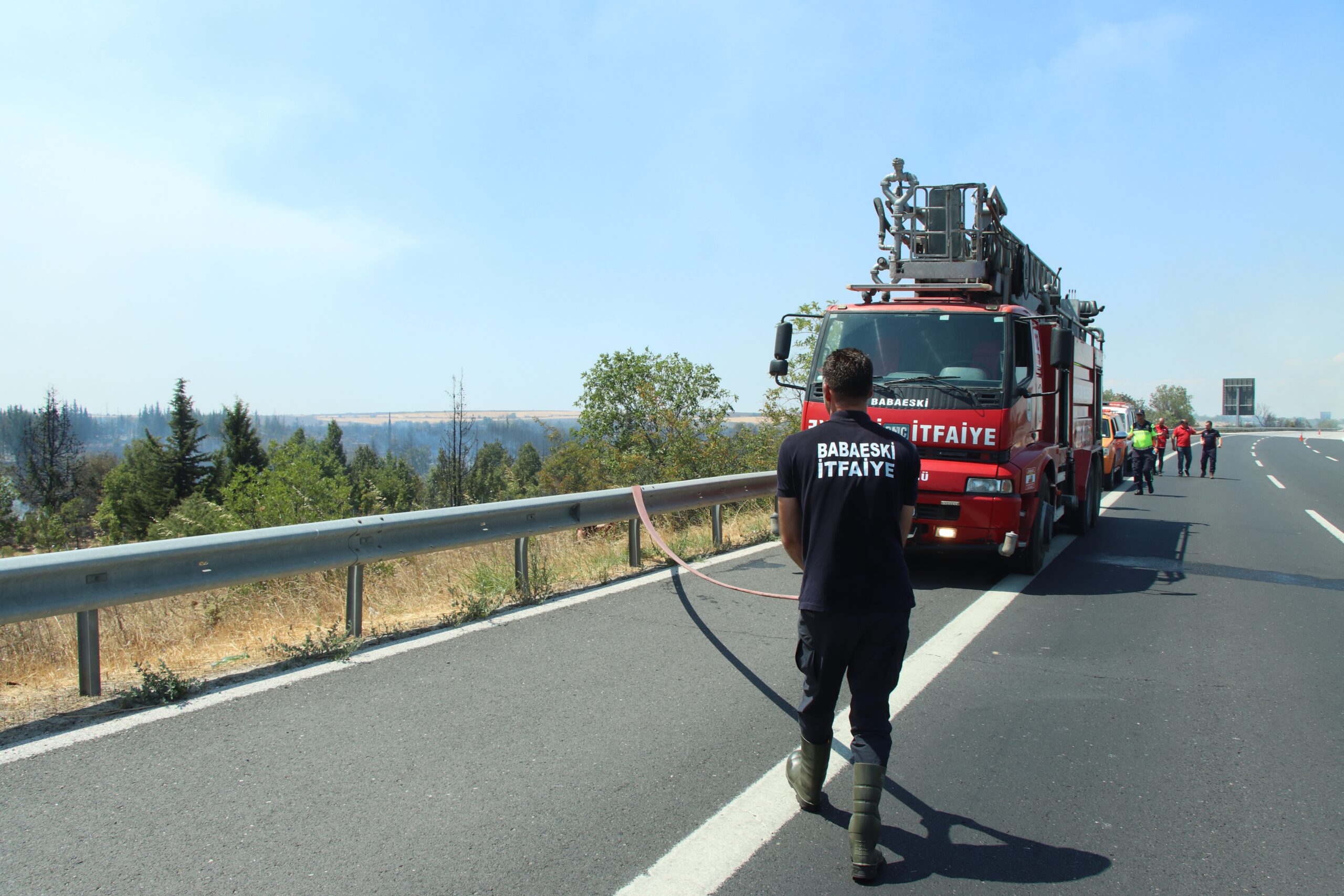 Yangın Avrupa Otoyolu’nu ulaşıma kapattı