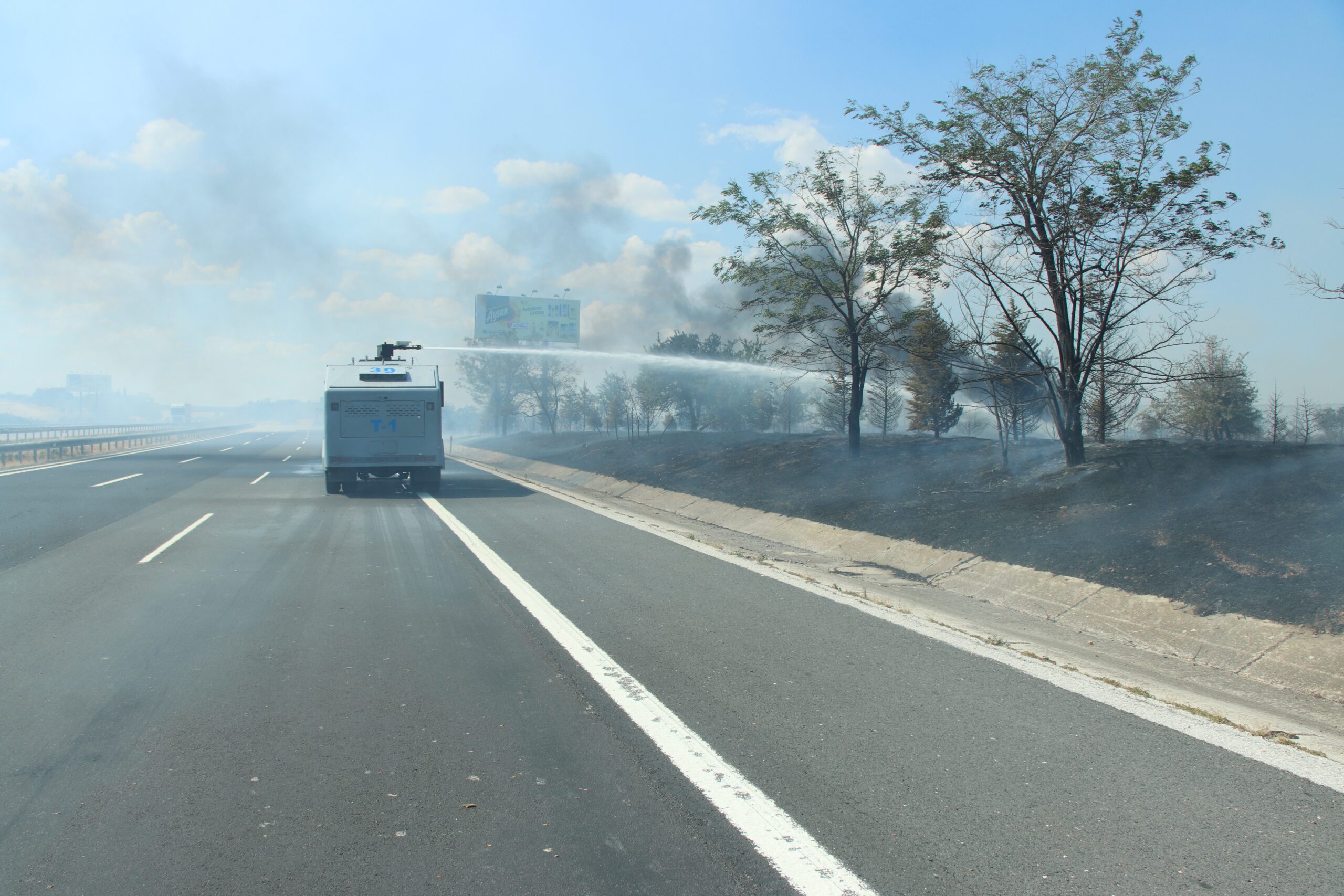Yangından dolayı kapanan Avrupa Otoyolu açıldı
