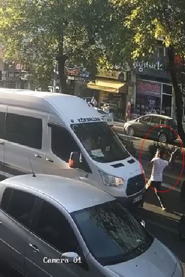 Trafikte tartıştığı şoföre baltayla saldırdı