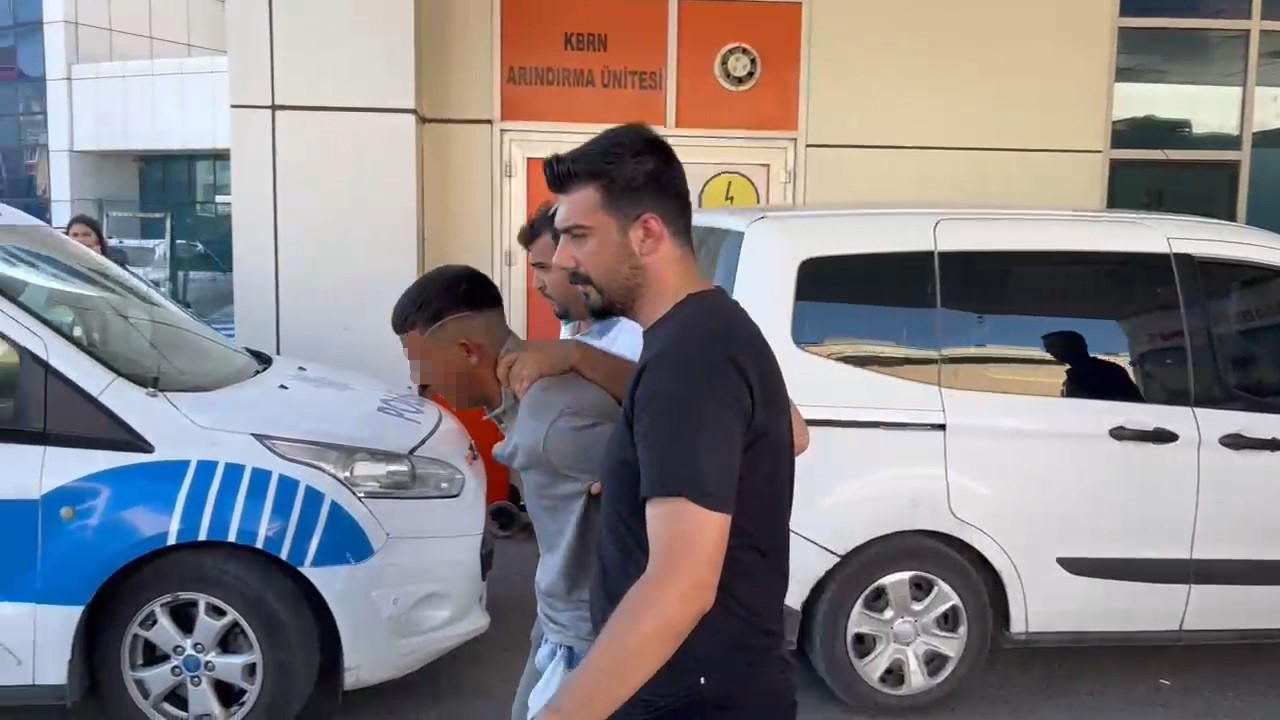 Büfeyi soyduktan sonra gidip tıraş oldu