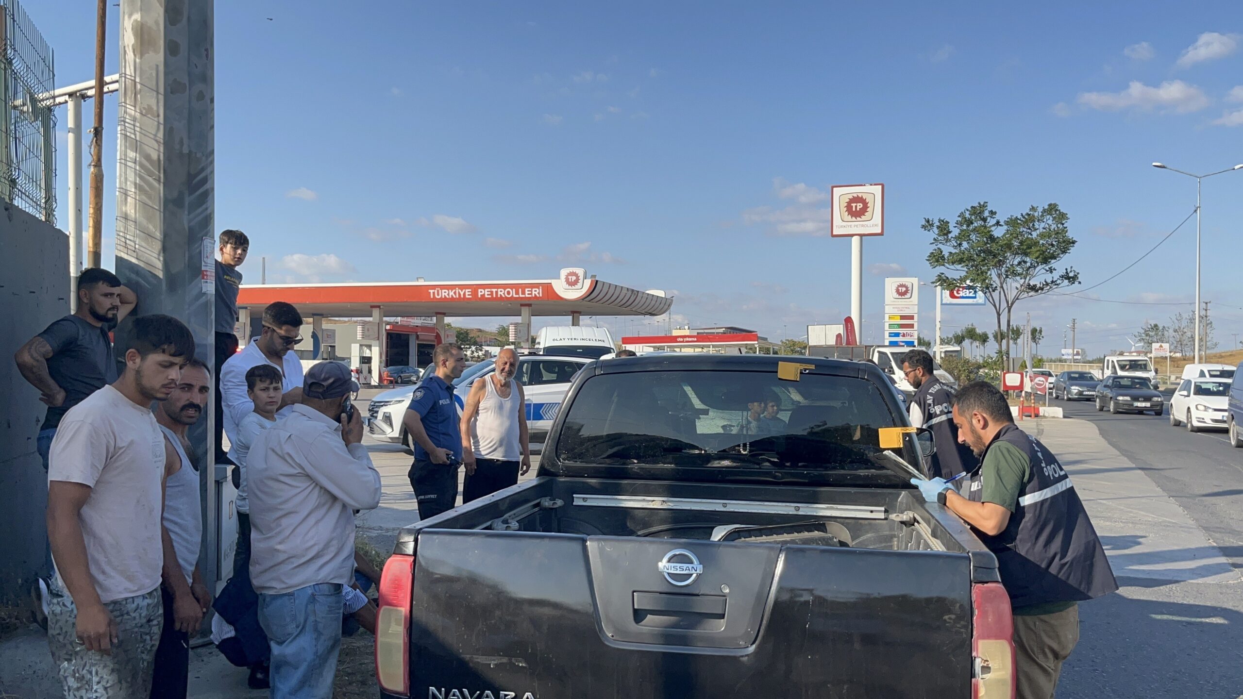 Gelini almaya giderken kurşunlandılar