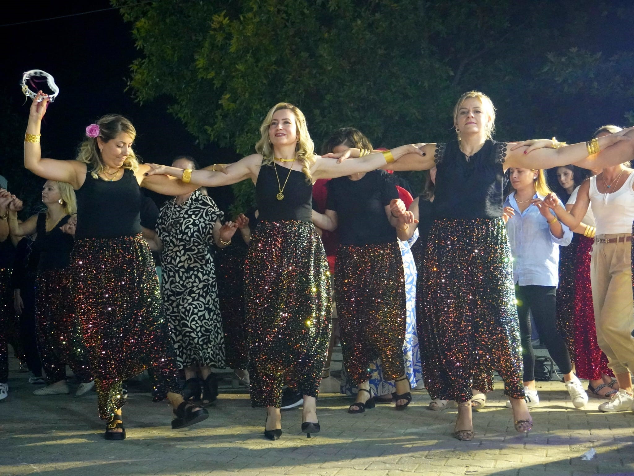 Bu da şalvar festivali!