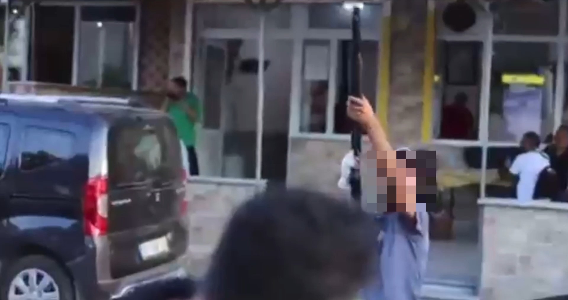 Röportaj anında ateş açan çocuk yakalandı