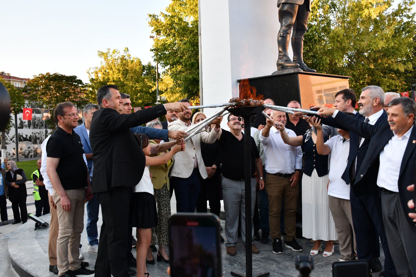 Saray’da festival ateşi yakıldı