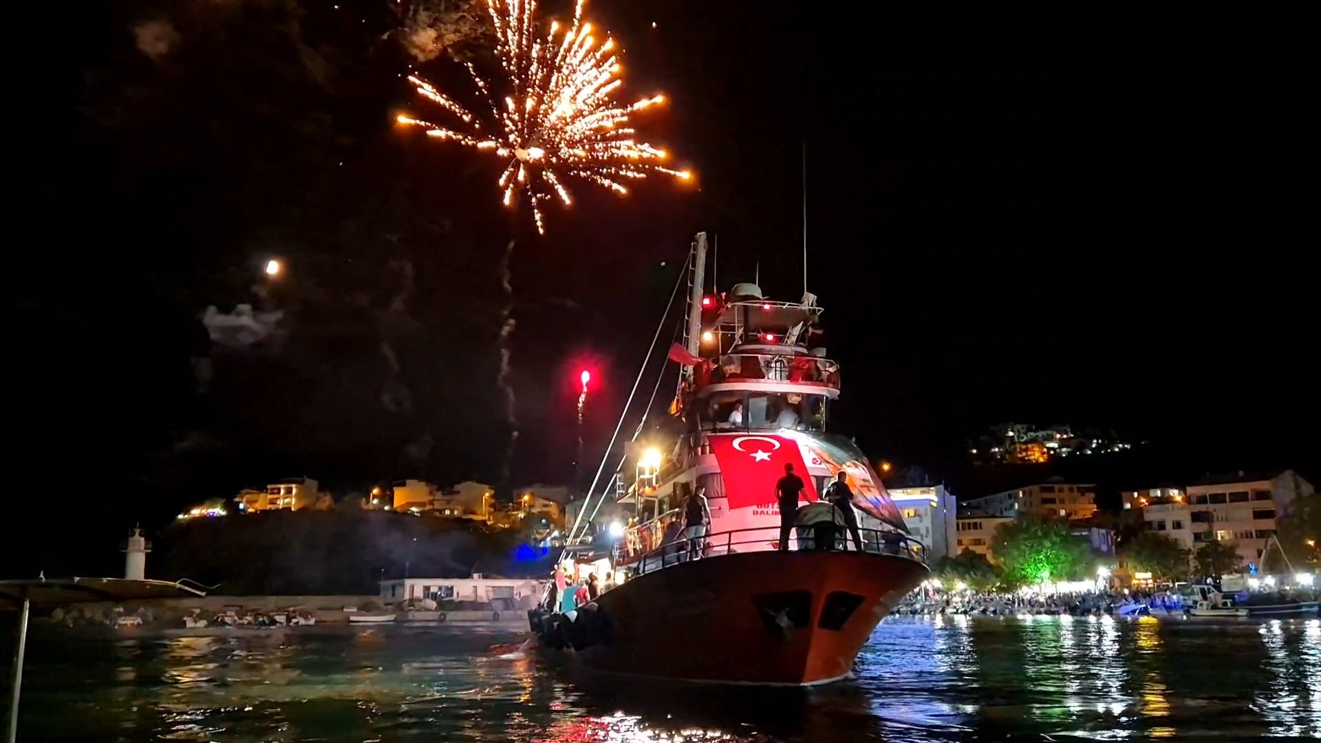 Balık sezonuna merhaba da neden havai fişek?