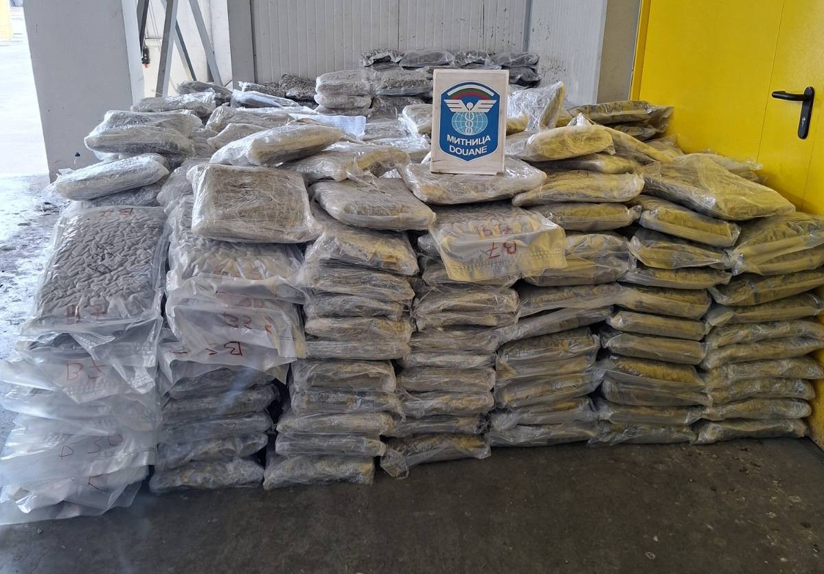 Almanya’dan Türkiye’ye 739 kilo esrar sokmak istediler