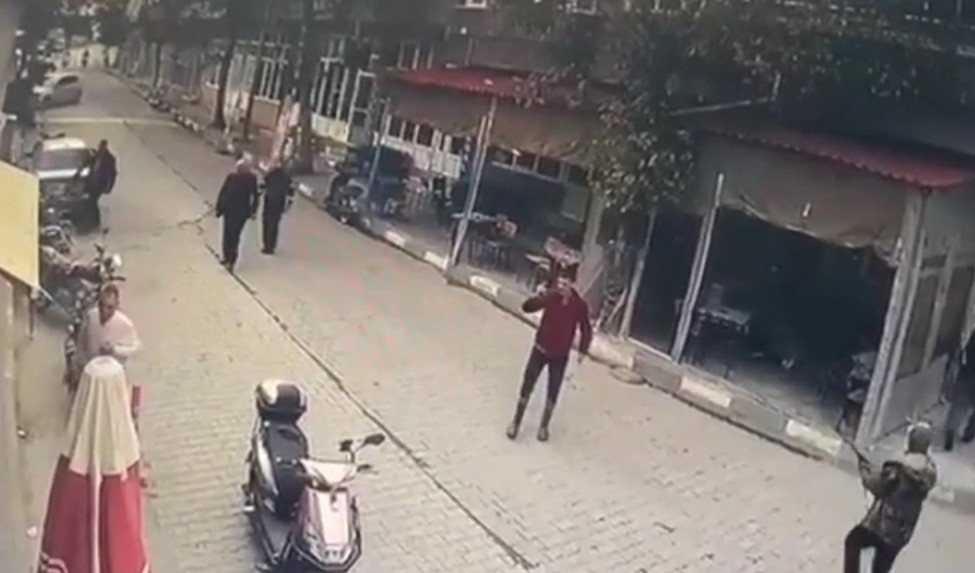 Baba ve oğul kahvehane bastı: 1 ölü