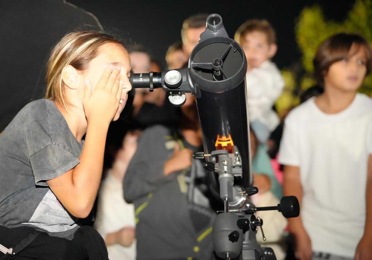 Ay tutulmasını binlerce kişi izledi