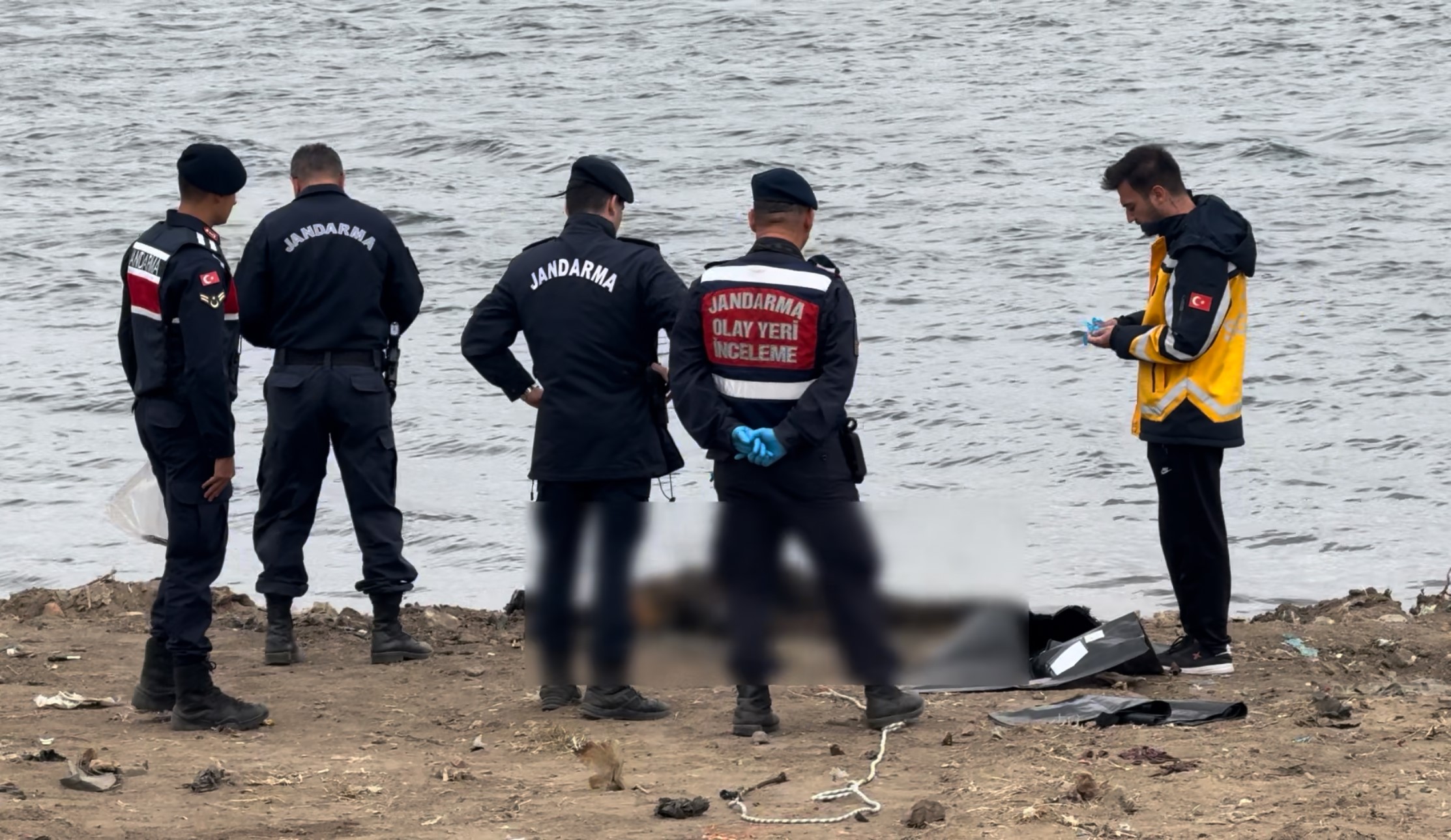 Nehirden çürümüş erkek cesedi çıktı!