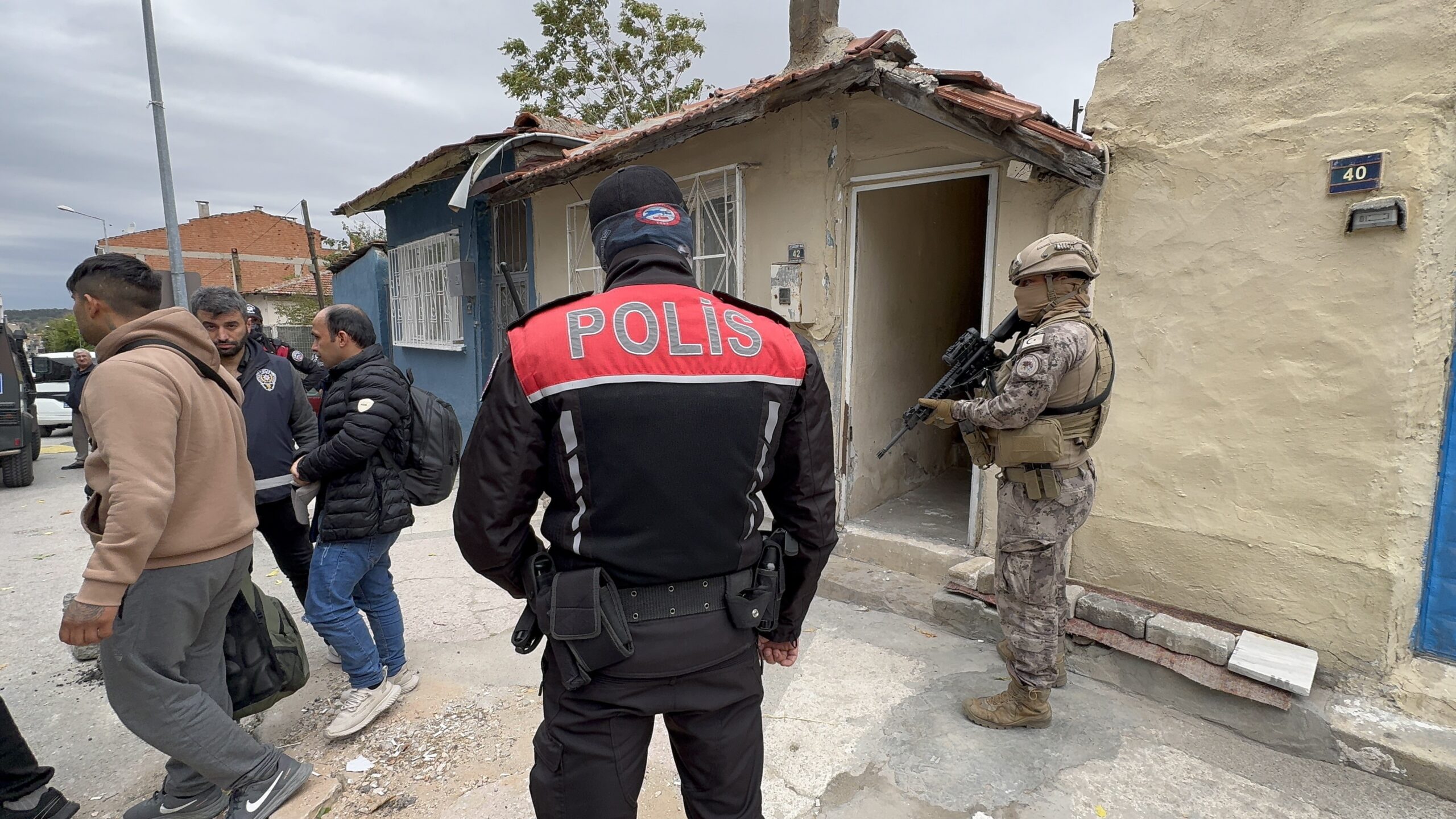 FETÖ’cü teröristler yurt dışına kaçarken yakalandı