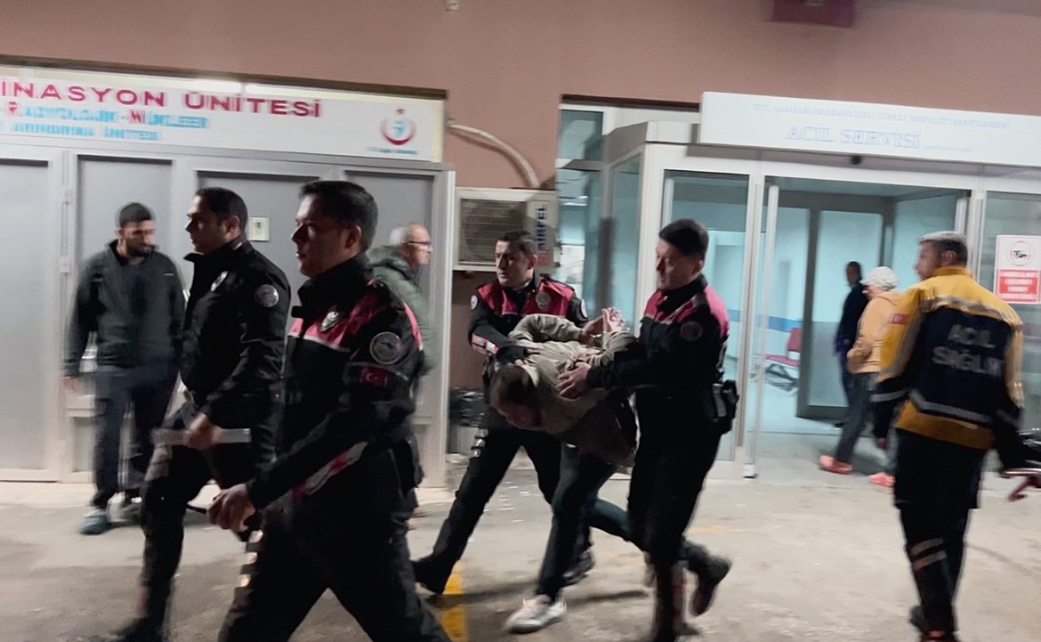 Kendisini dolandırdığı iddiasıyla arkadaşını vurdu