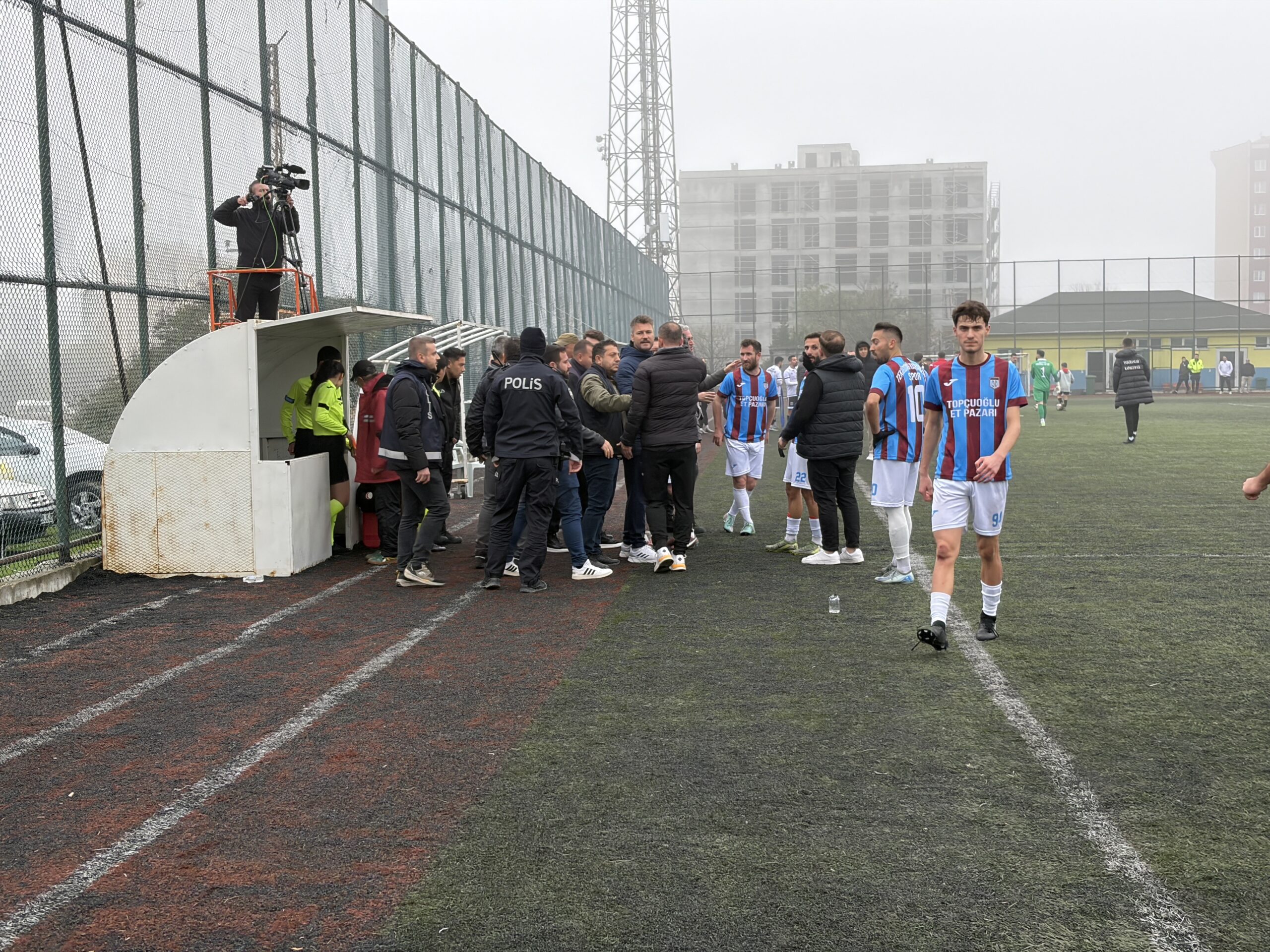 Saha karıştı, maç ertelendi