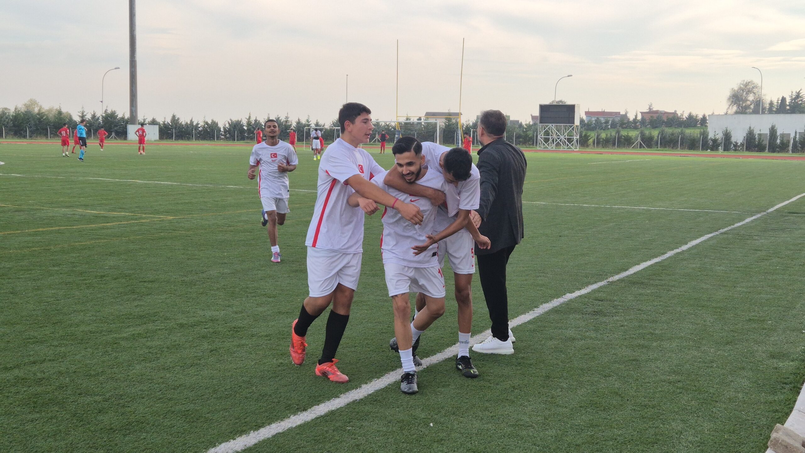 Roman gençler dostluk maçında buluştu