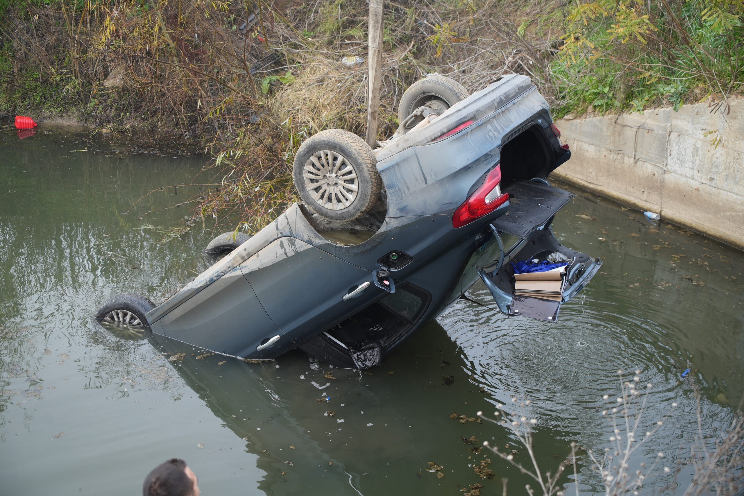 Ölen arkadaşlarını kaza yerinde bırakıp kaçtılar