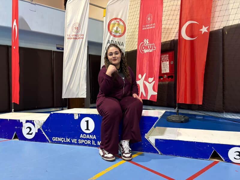 Bilek güreşinde Türkiye birincisi oldu