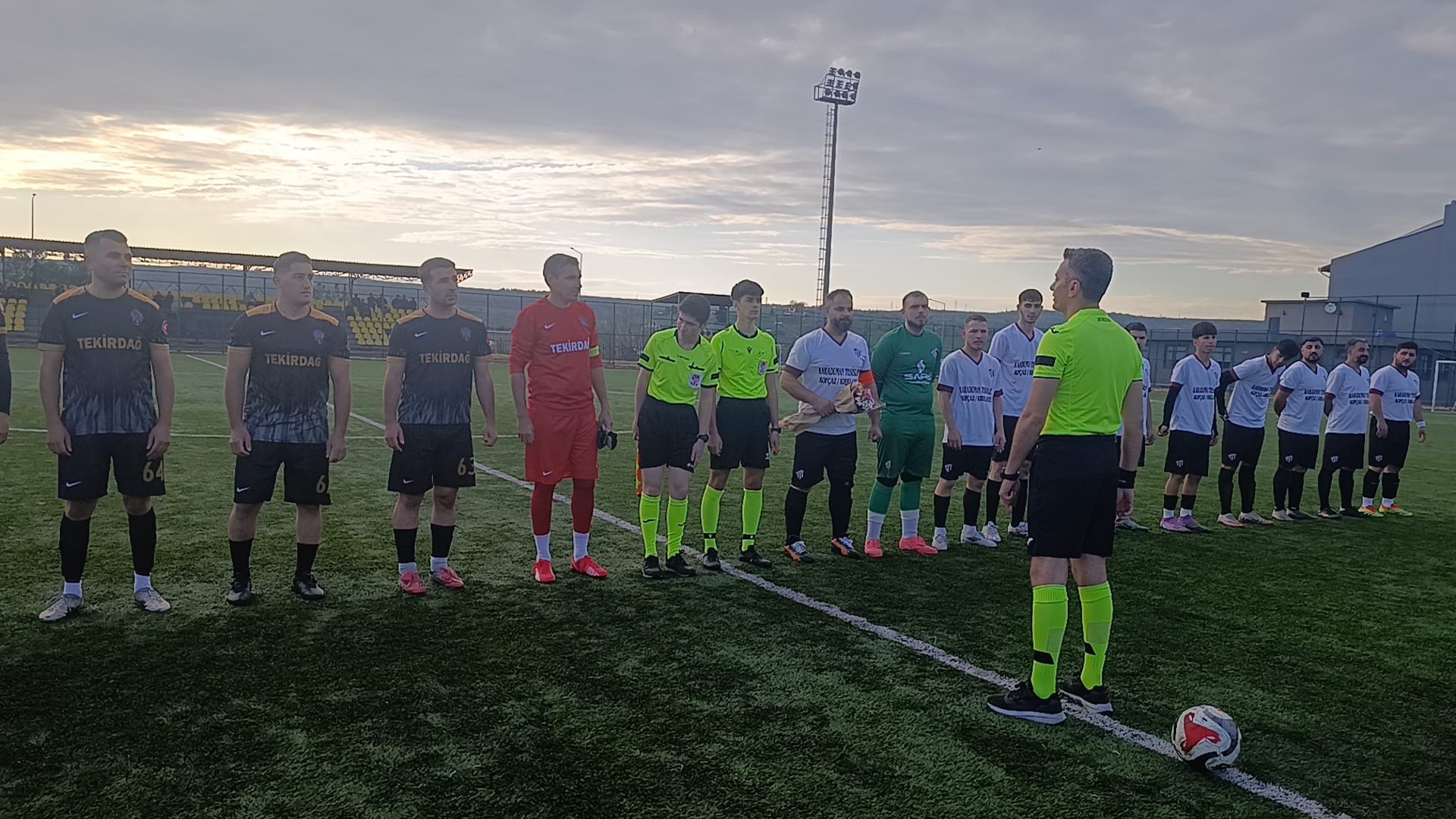 Polis ve Roman vatandaşlar sahada buluştu