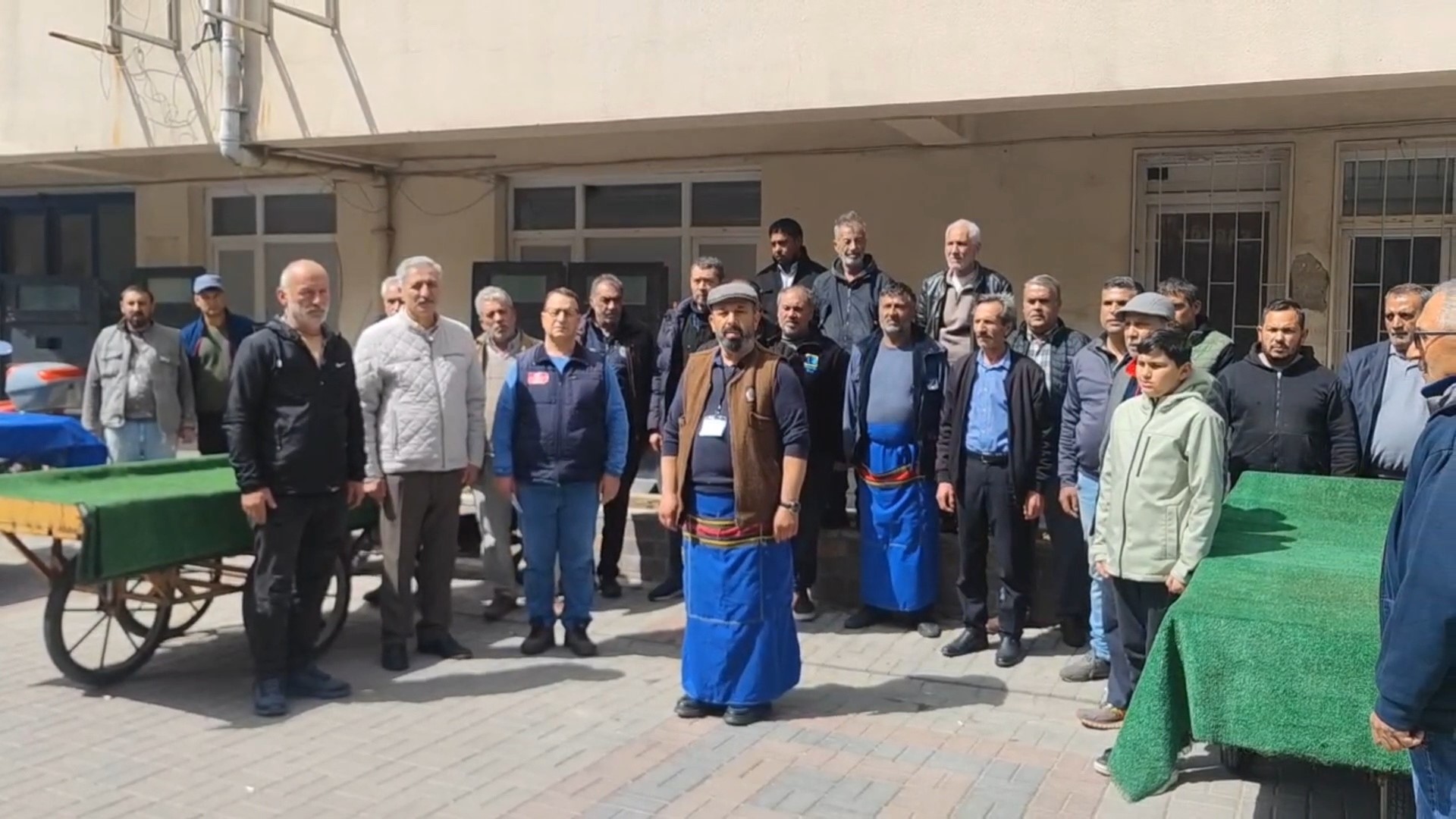 Seyyar satıcılardan belediyeye protesto